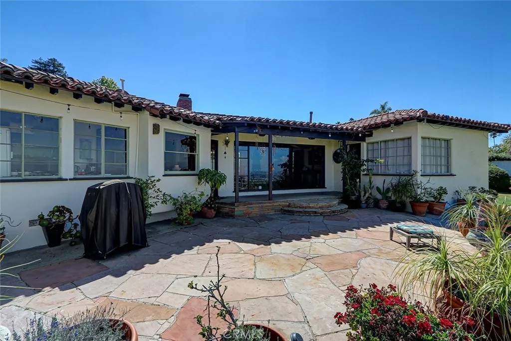 25 Headland Drive