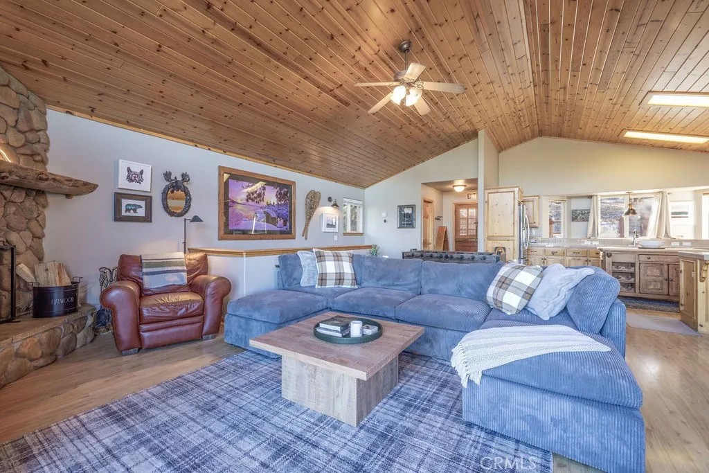 712 Villa Grove