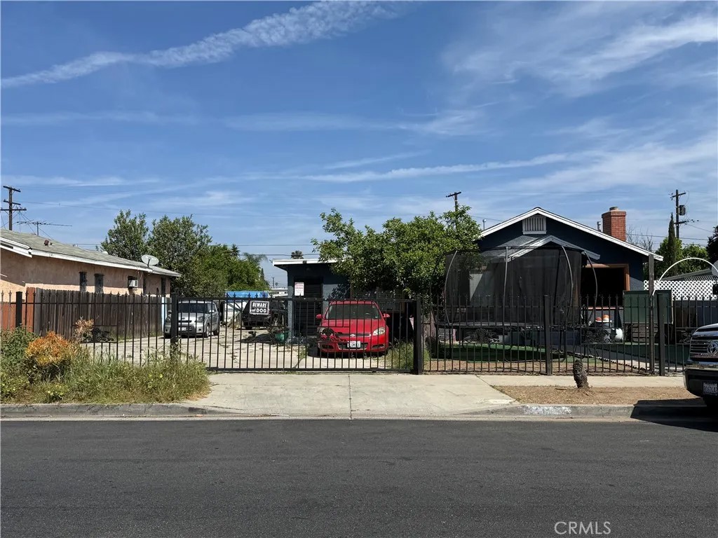 1231 W 104th