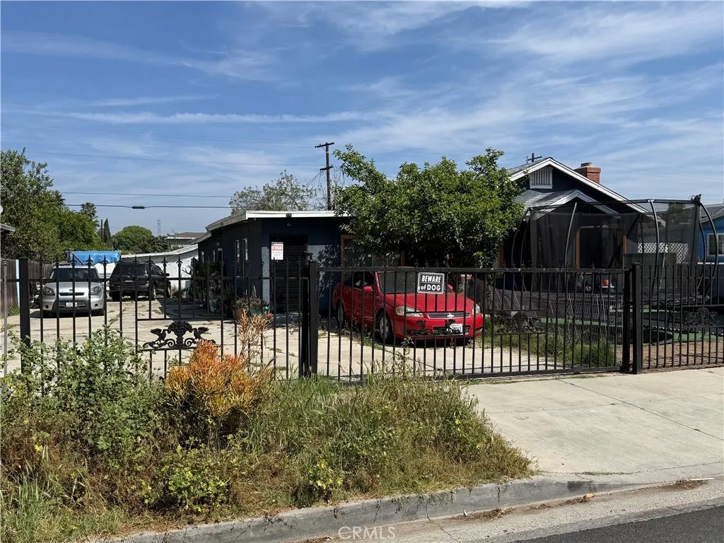 1231 W 104th
