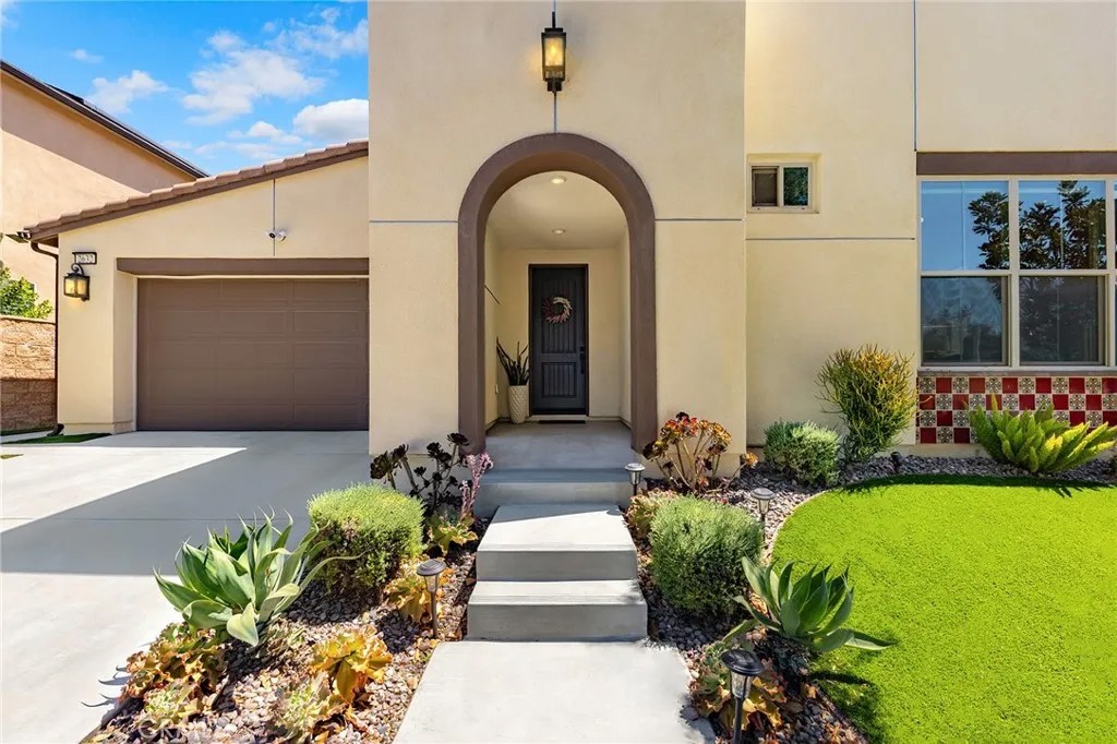 2632 E Mabel Lane