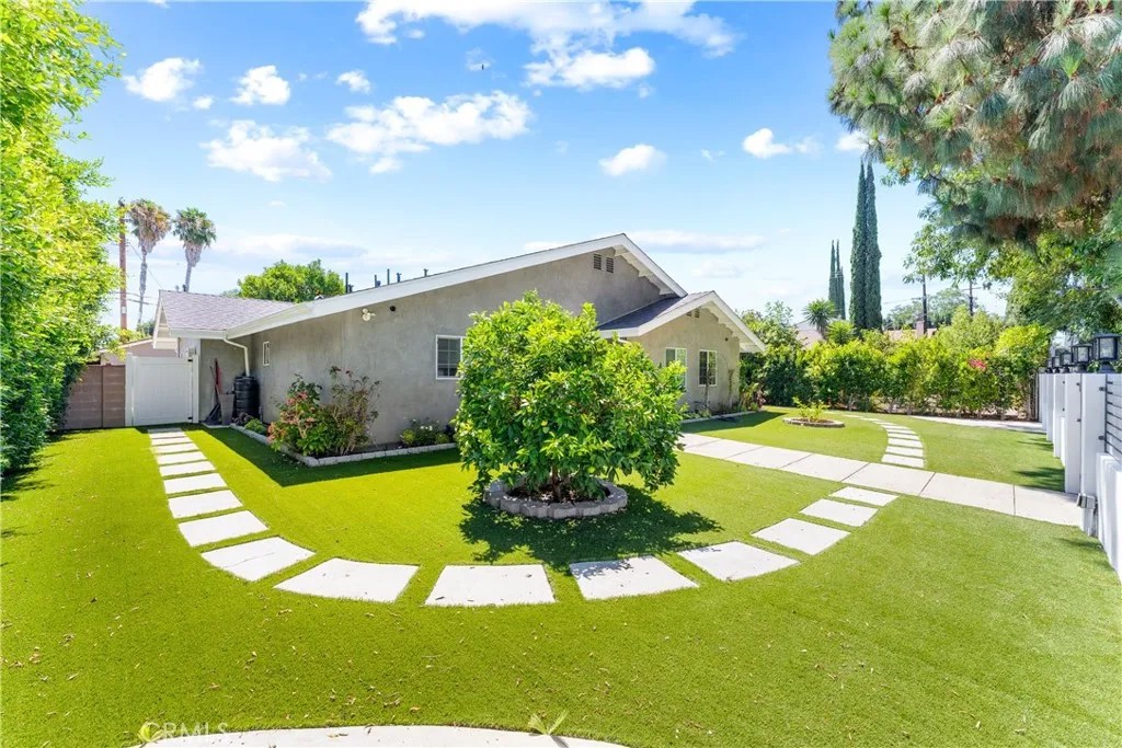 7222 Fallbrook Avenue