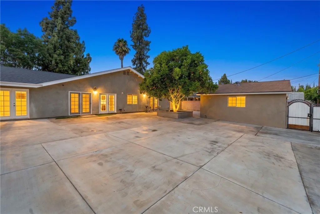 7222 Fallbrook Avenue