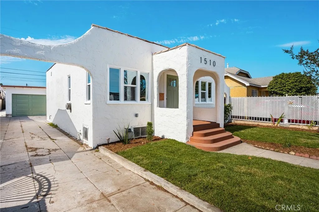 1510 W 65th Place