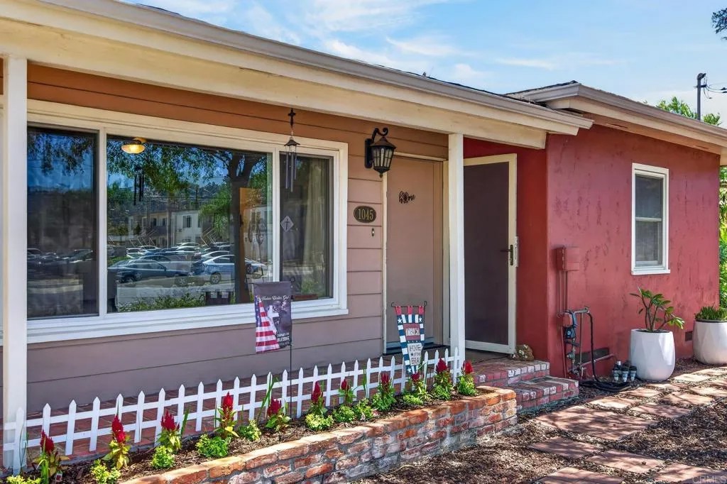 1045 S Magnolia