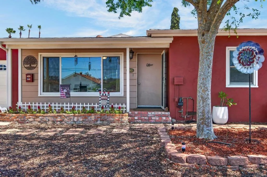 1045 S Magnolia