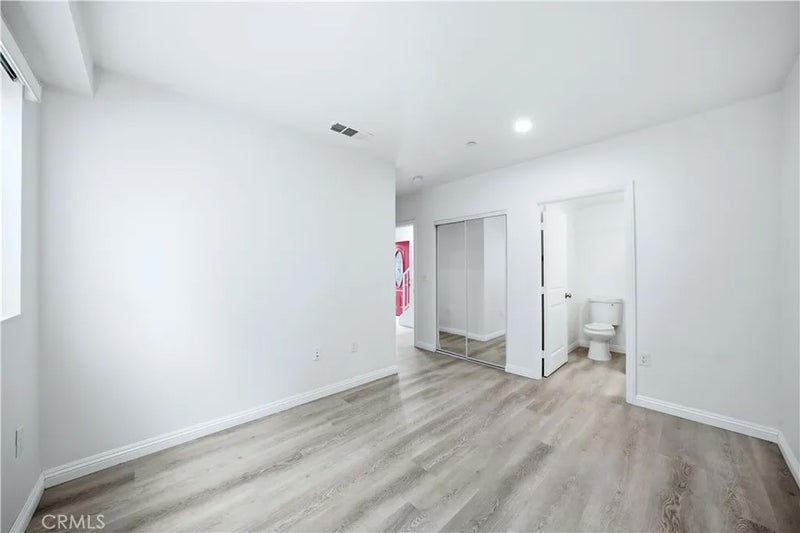 6919 S Menlo