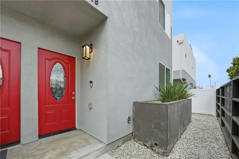 6919 S Menlo