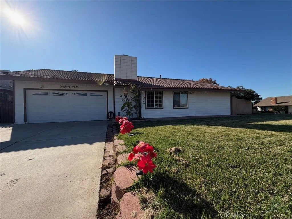 Photo of 602 Gilmore Dr, Corona, CA 92879 (MLS # RS26005976)