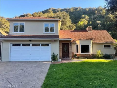 Photo of 2248 E Chevy Chase Dr, Glendale, CA 91206 (MLS # GD25274895)