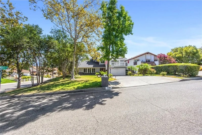 7729 Calle Bresca