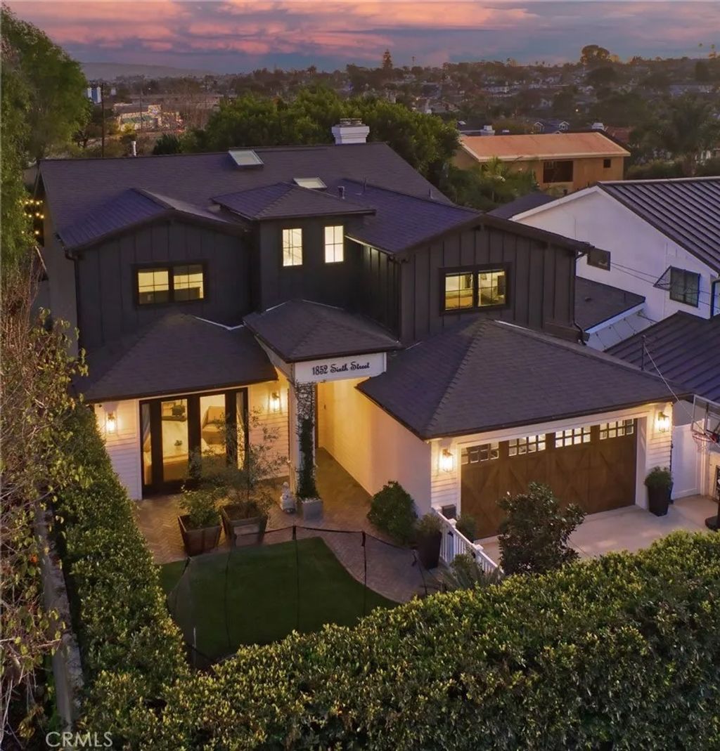 Photo of 1852 6th, Manhattan Beach, CA 90266 (MLS # SB26018797)