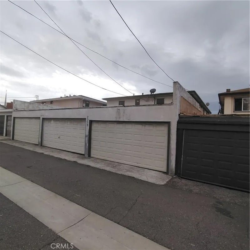 2339 W Imperial