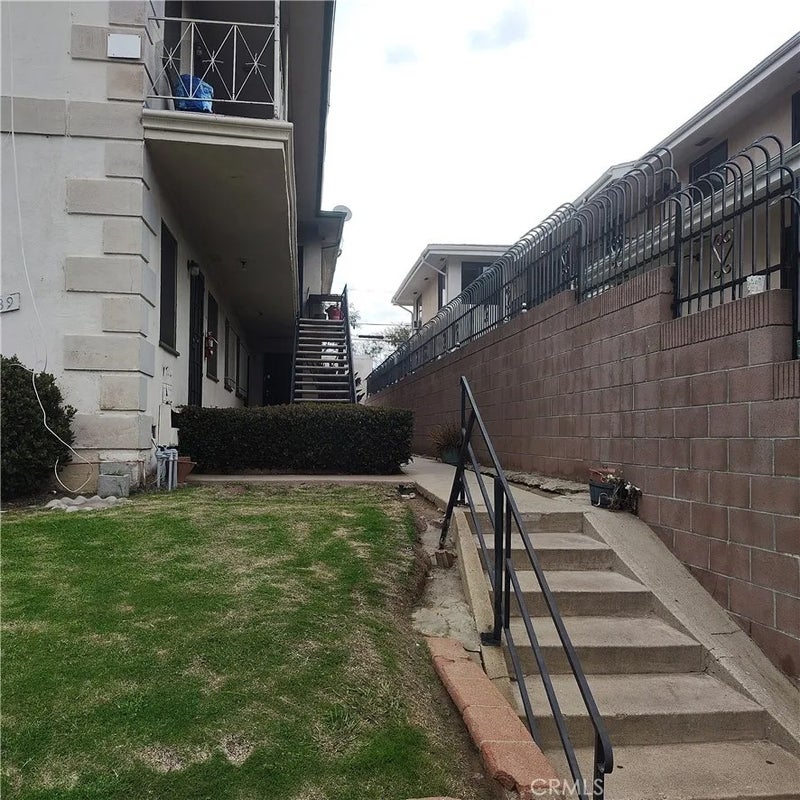 2339 W Imperial