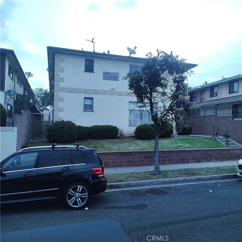 2339 W Imperial