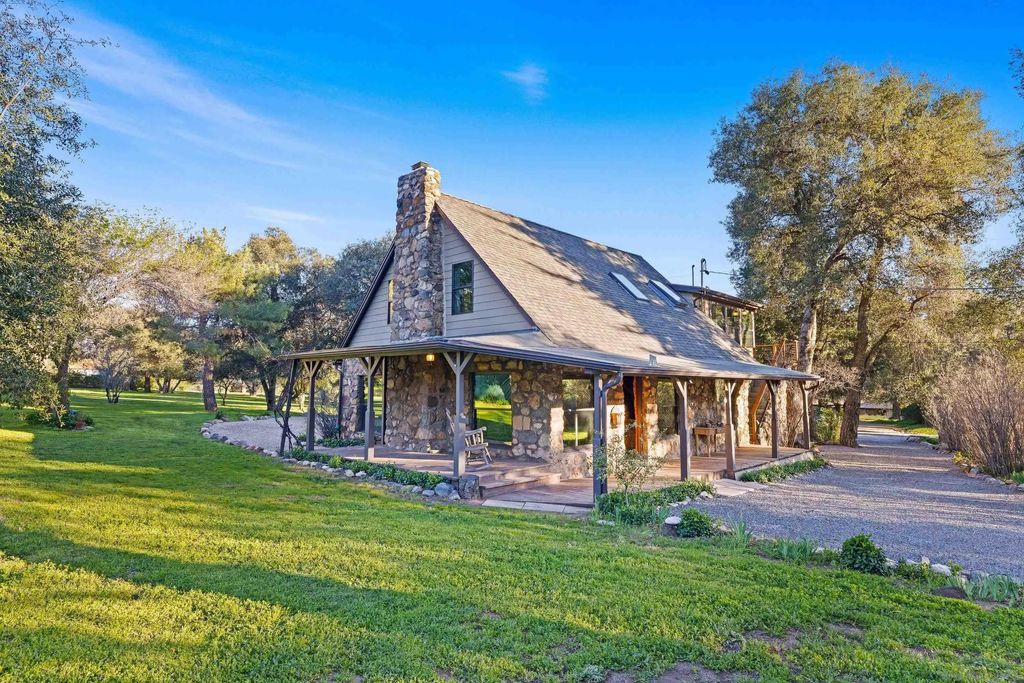 Photo of 27546 Old Highway 80, Descanso, CA 91916 (MLS # 260007752)