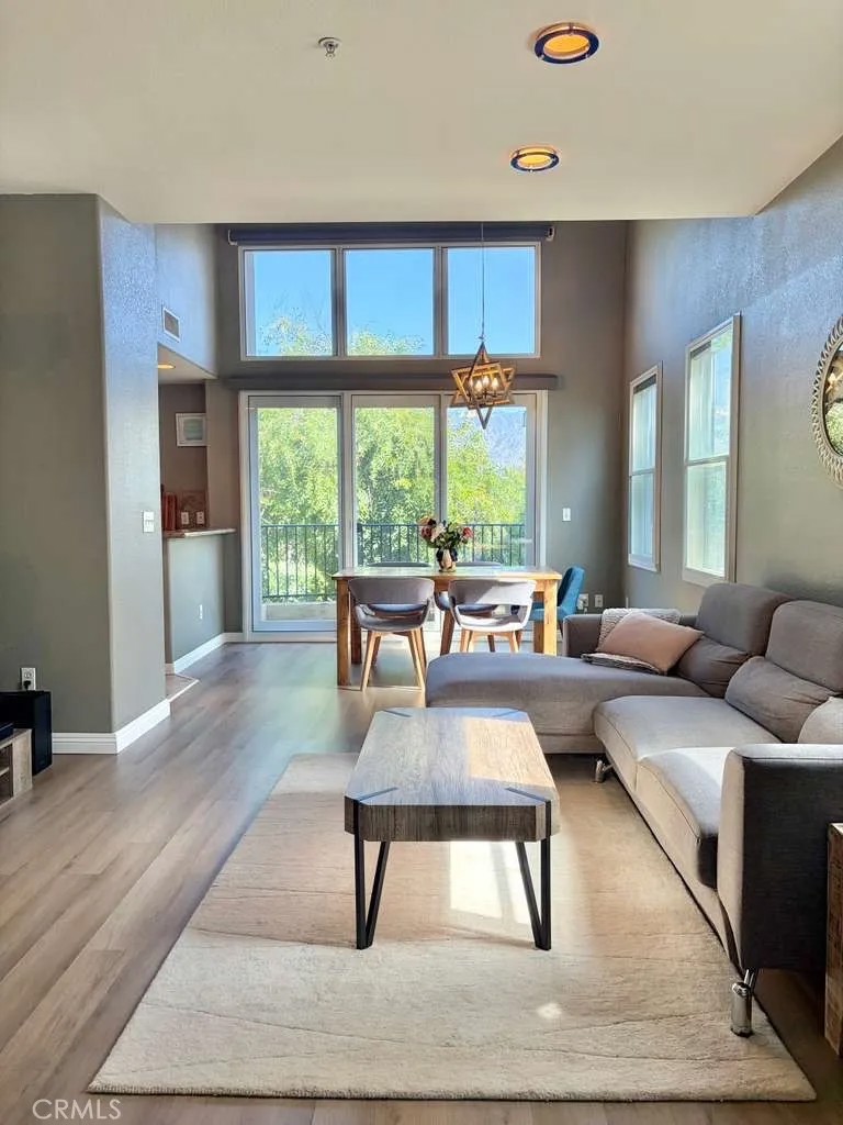 286 N Madison 404