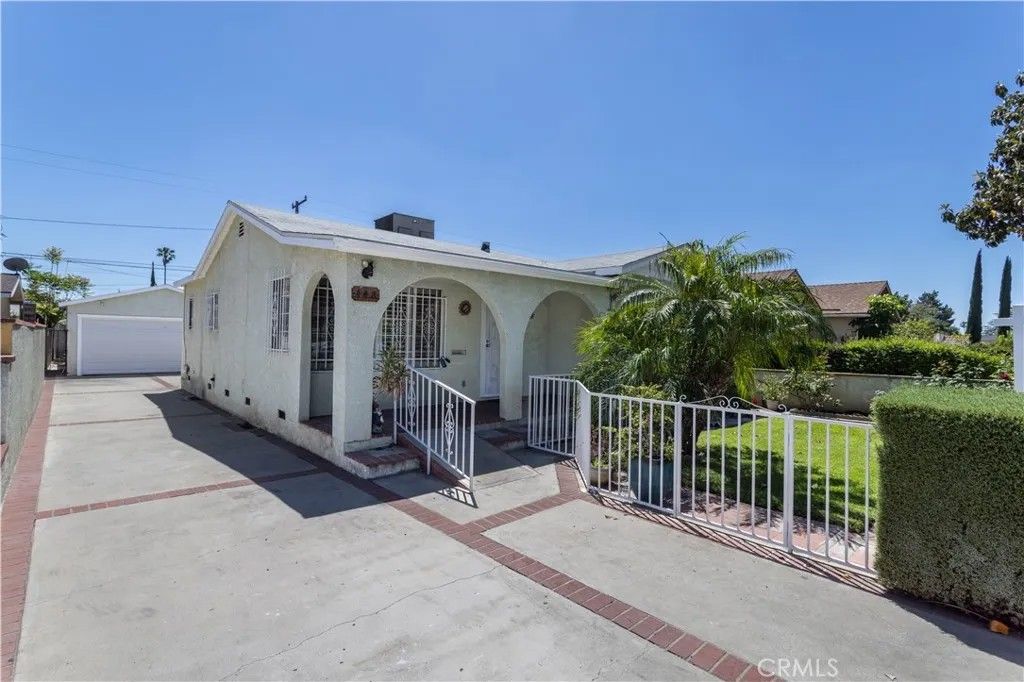 Photo of 448 Fermoore St, San Fernando, CA 91340 (MLS # SR26076450)