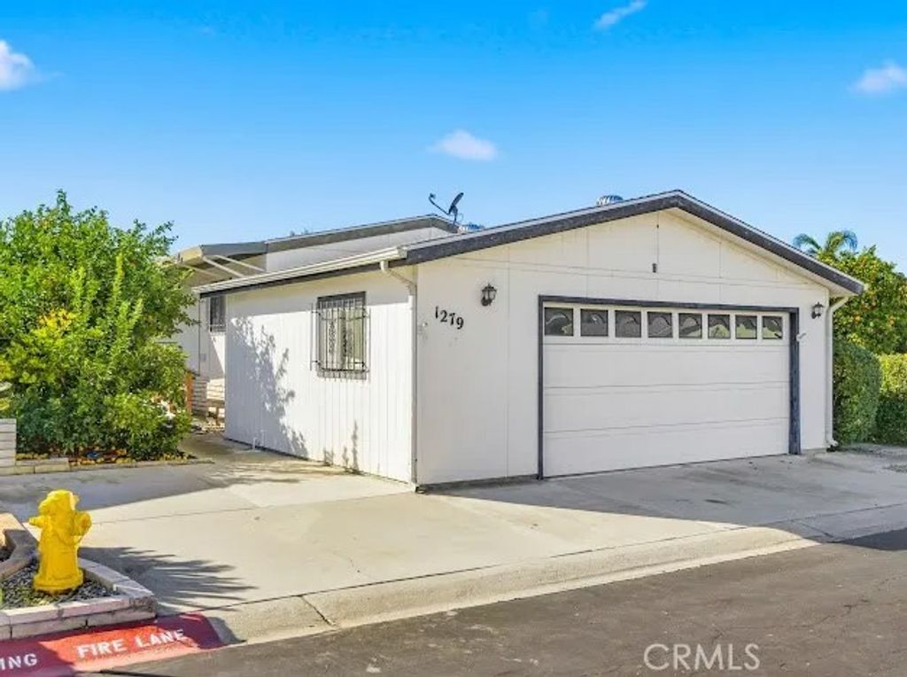 Photo of 1279 Sorrel Dr, Hemet, CA 92545 (MLS # SW25282515)