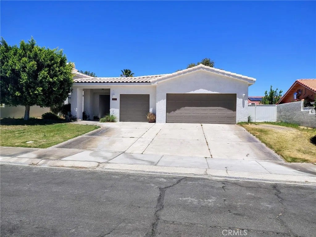 Photo of 67900 Ontina RD, Cathedral City, CA 92234 (MLS # TR26113011)