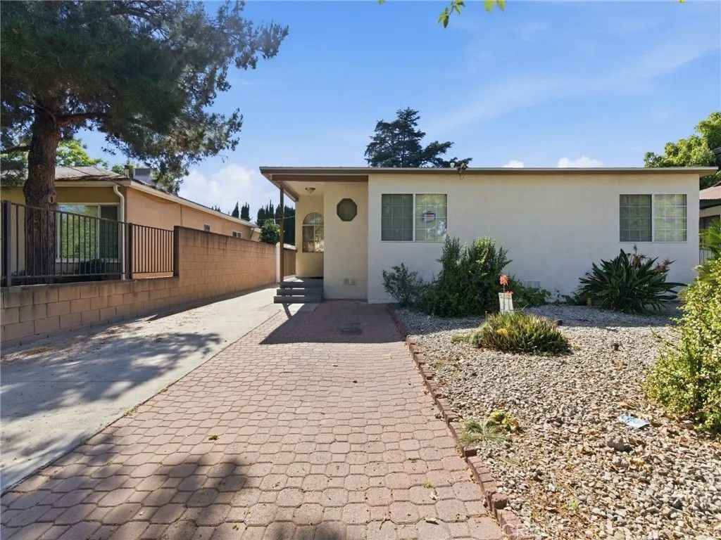 Photo of 7307 Tyrone Avenue, Van Nuys, CA 91405 (MLS # OC26083240)