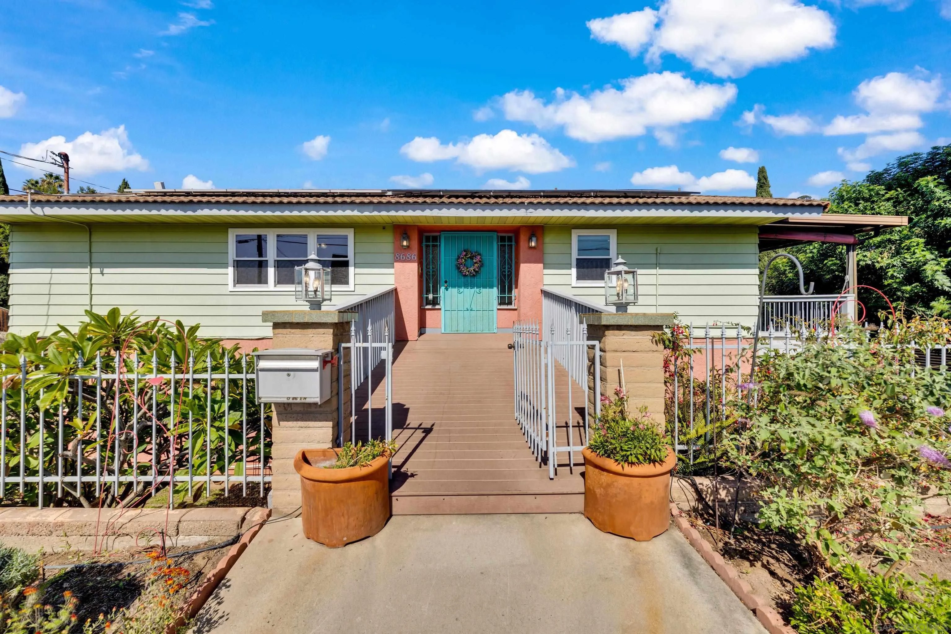 8686 Echo Dr