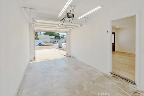 Tiny photo for 3308 N Alameda Avenue, San Bernardino, CA 92404 (MLS # OC25245816)