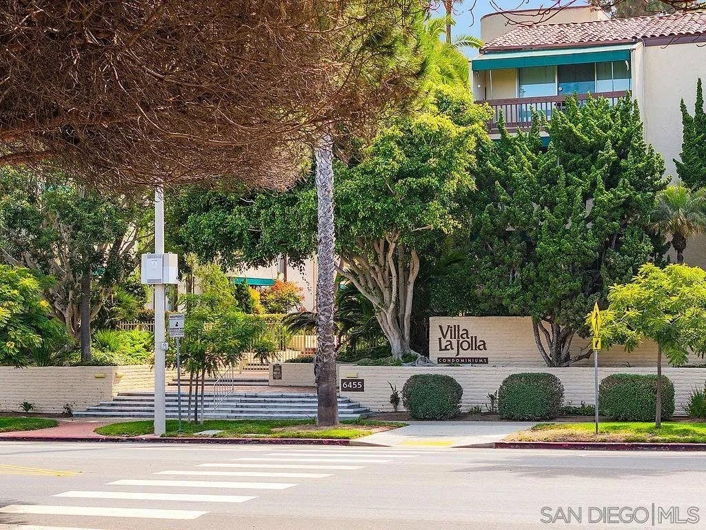 Photo of 6455 La Jolla Blvd #302, La Jolla, CA 92037 (MLS # 260016804)