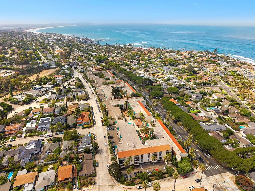 Photo of 6455 La Jolla Blvd #302, La Jolla, CA 92037 (MLS # 260016804)