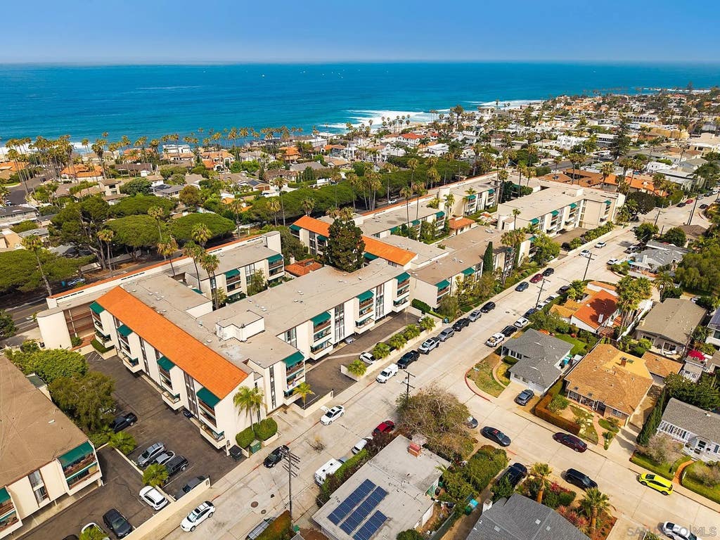 Photo of 6455 La Jolla Blvd #302, La Jolla, CA 92037 (MLS # 260016804)
