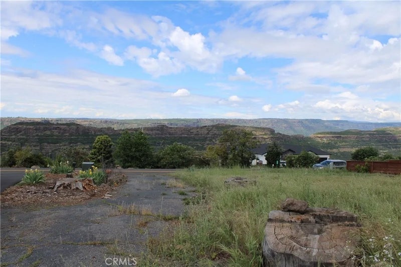 6096 Cliff