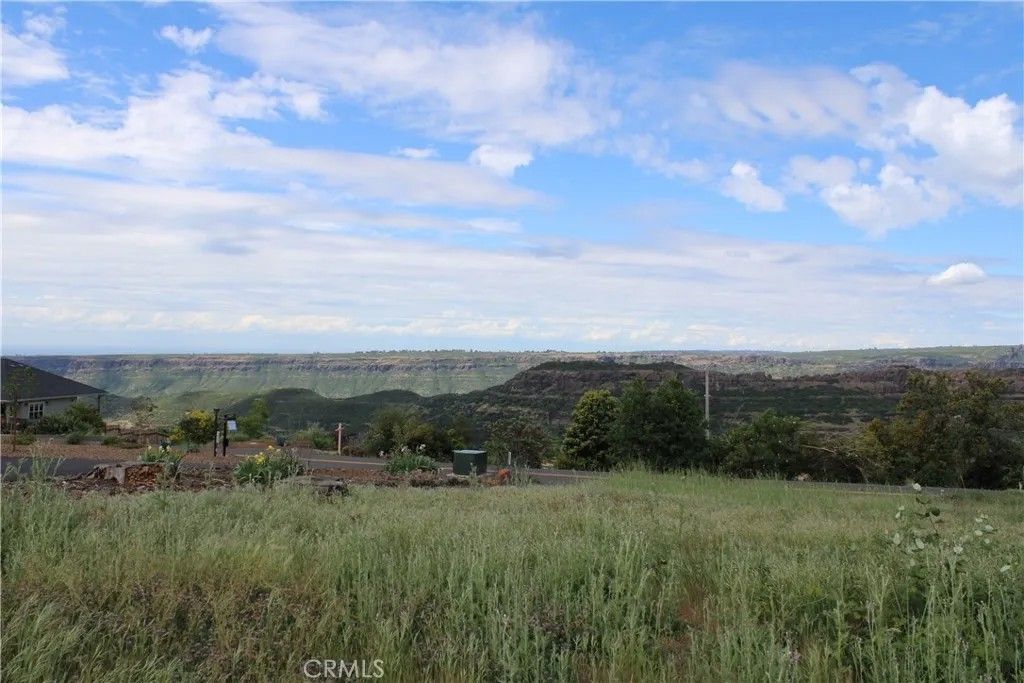 Photo of 6096 Cliff Dr, Paradise, CA 95969 (MLS # SN26077036)