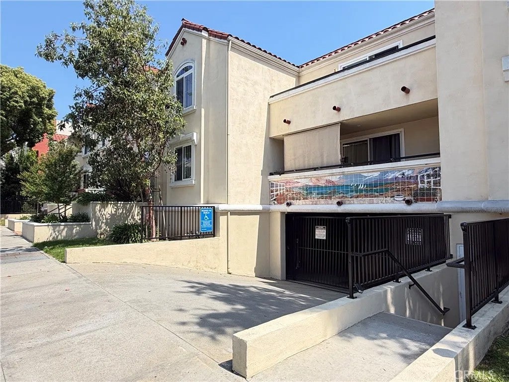 Photo of 300 E Providencia #111, Burbank, CA 91502 (MLS # GD26134685)
