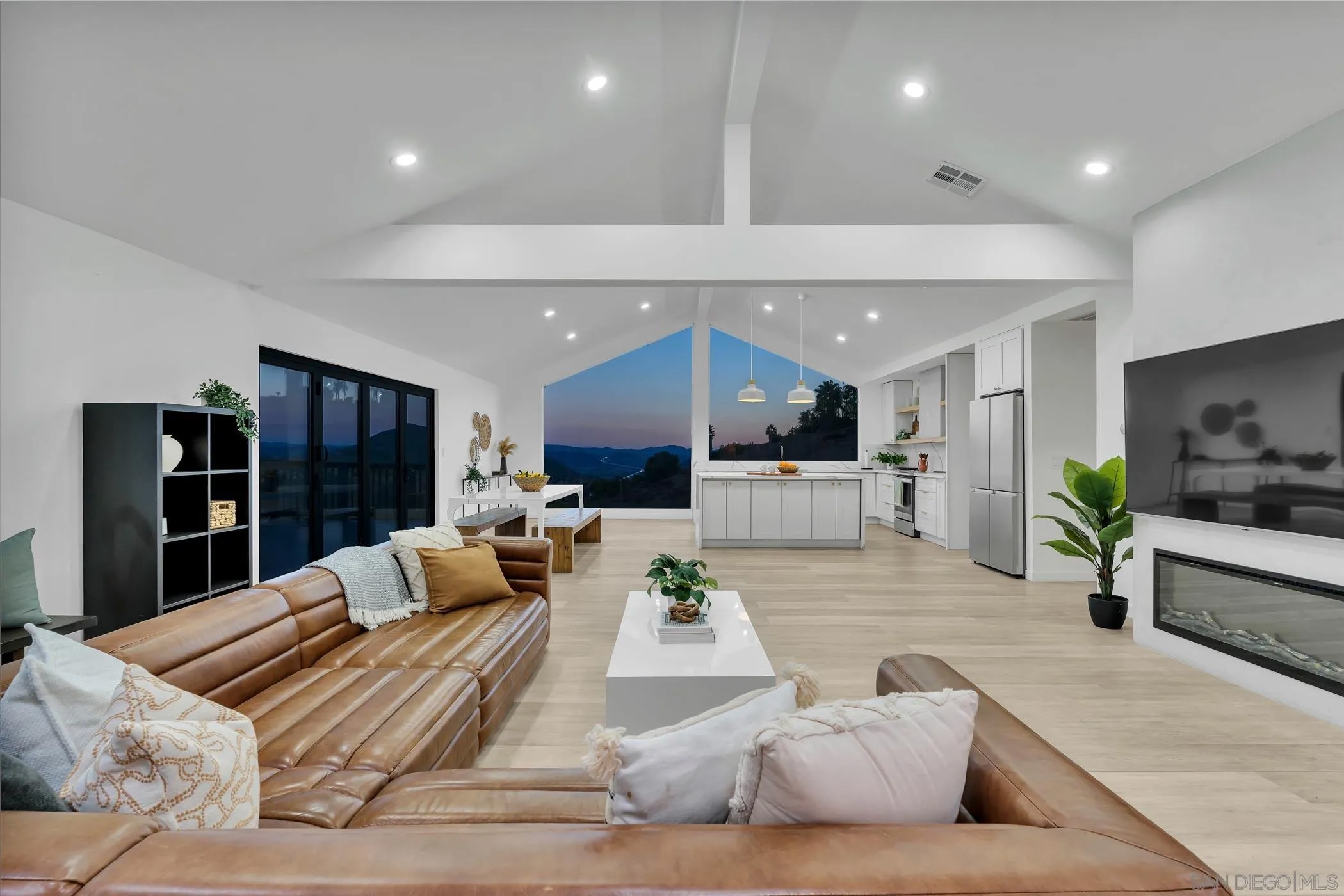 1029 Rainbow Valley Ct