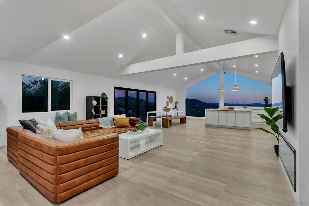 Photo of 1029 Rainbow Valley Ct, Fallbrook, CA 92028 (MLS # 250042107)
