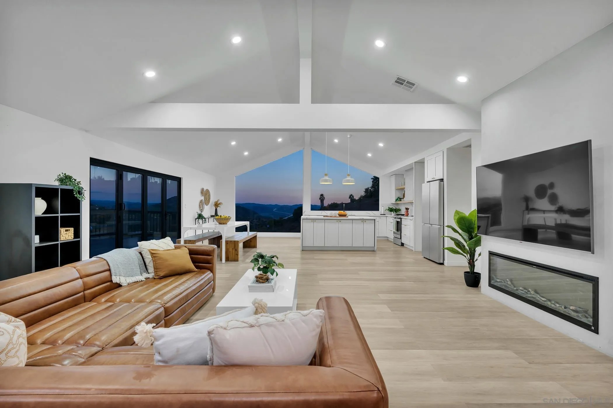 1029 Rainbow Valley Ct