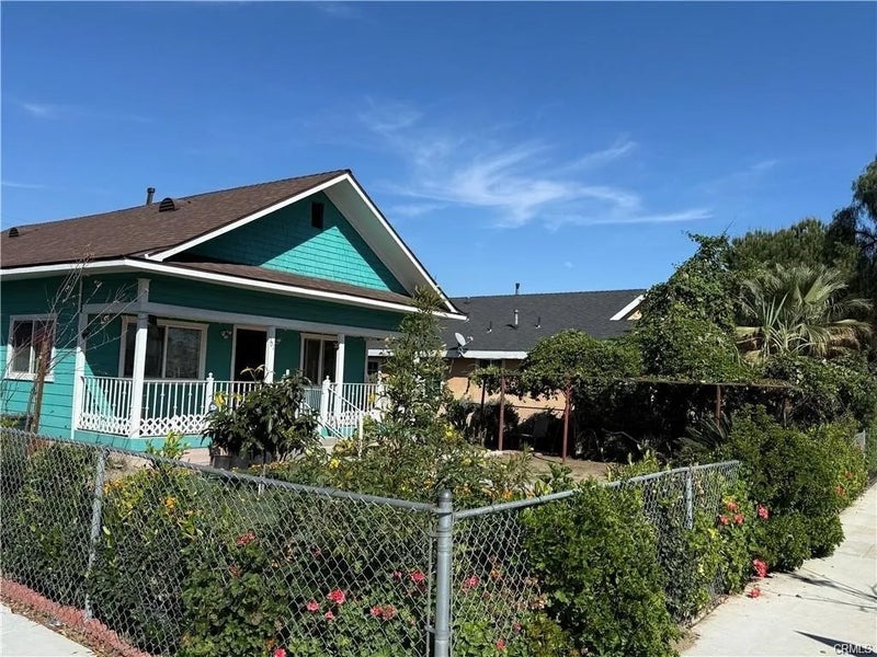 301 E Nevada