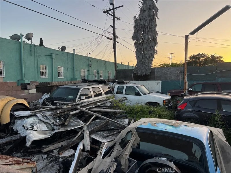 10305 S Normandie