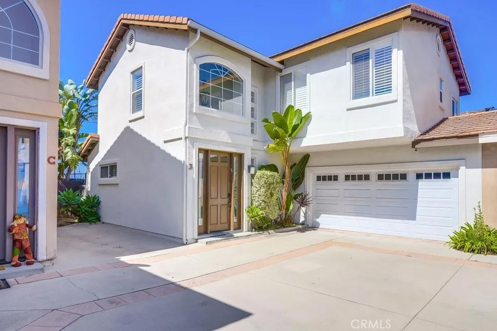 Photo of 1581 Orange Avenue, Costa Mesa, CA 92627 (MLS # OC26006862)