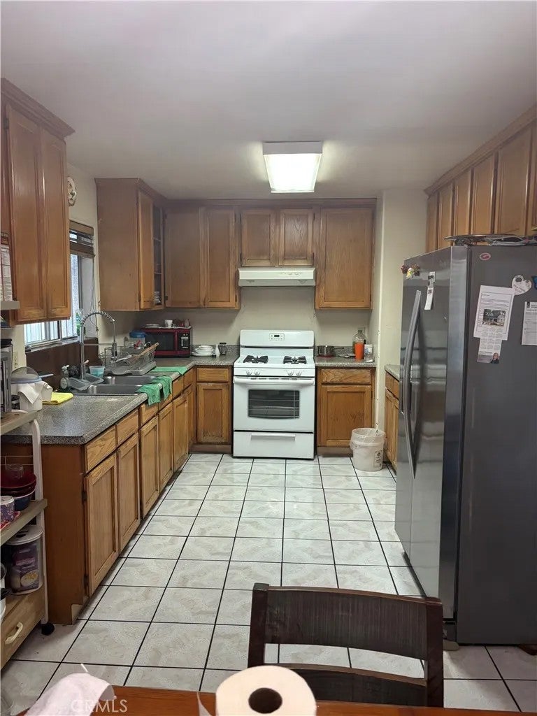1609 E 4th Street