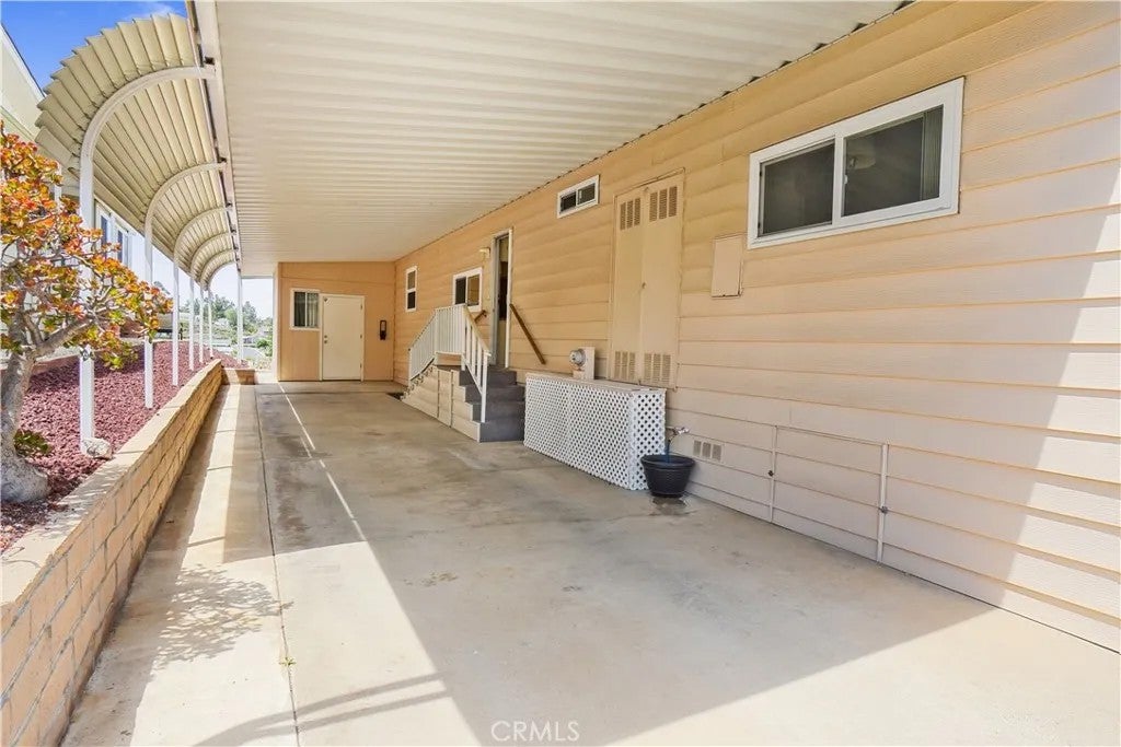 1195 La Moree Road 77