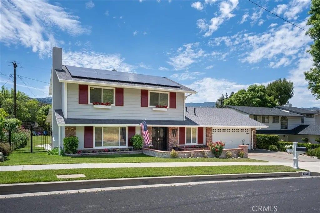 Photo of 23530 Fambrough Street, Newhall, CA 91321 (MLS # SR26089802)