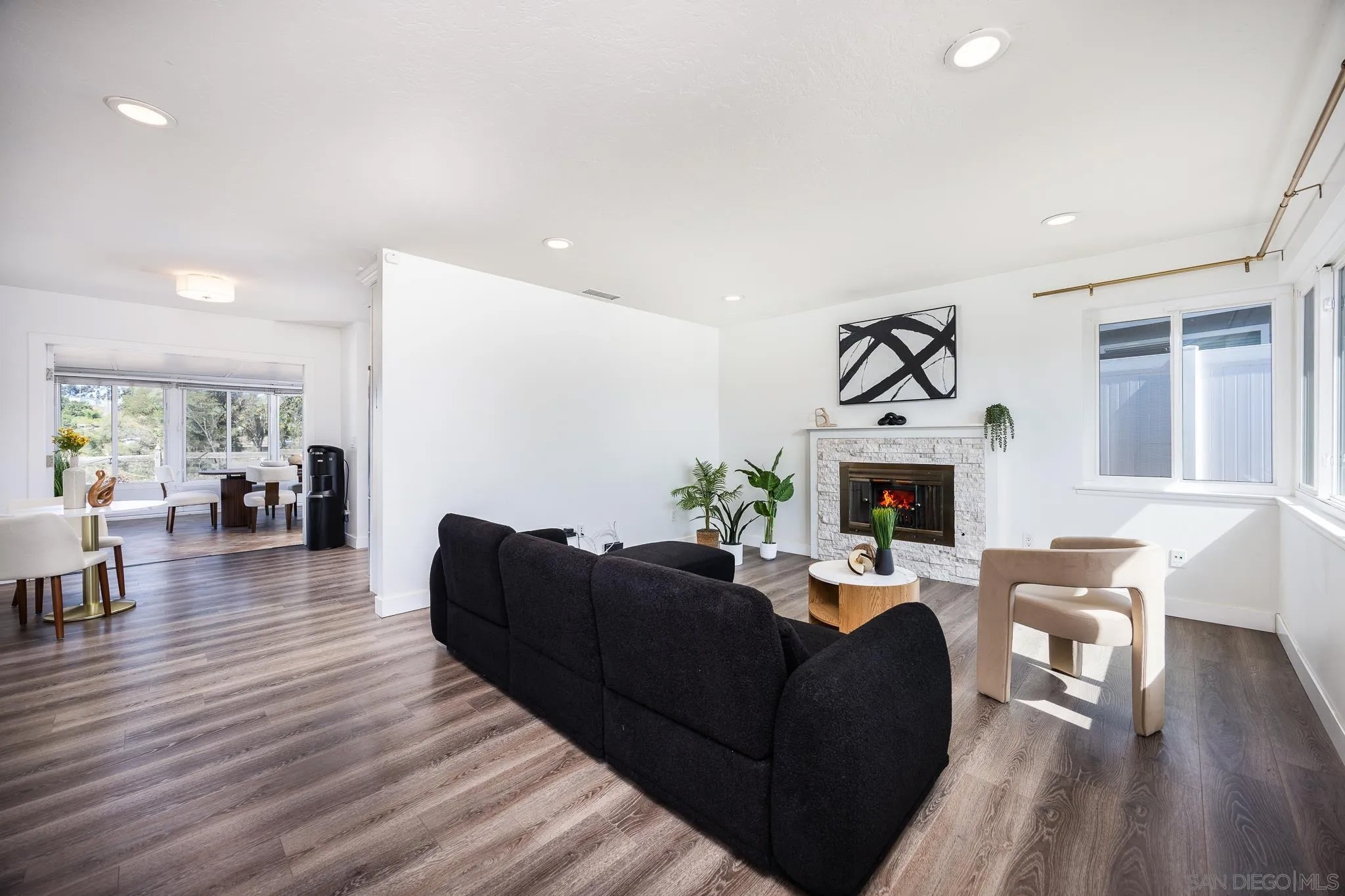 2434 Meadow Lark Dr