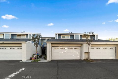 Photo of 815 W Grondahl Street #E, Covina, CA 91722 (MLS # CV25246059)