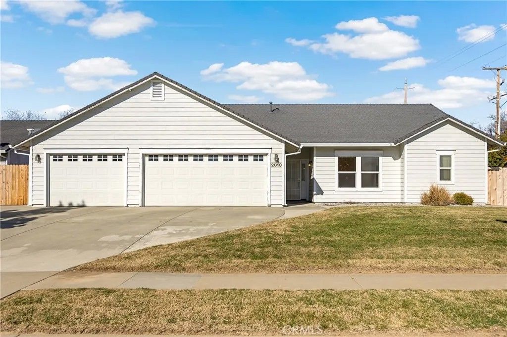 Photo of 2010 Pebblestone Dr, Red Bluff, CA 96080 (MLS # SN26028485)