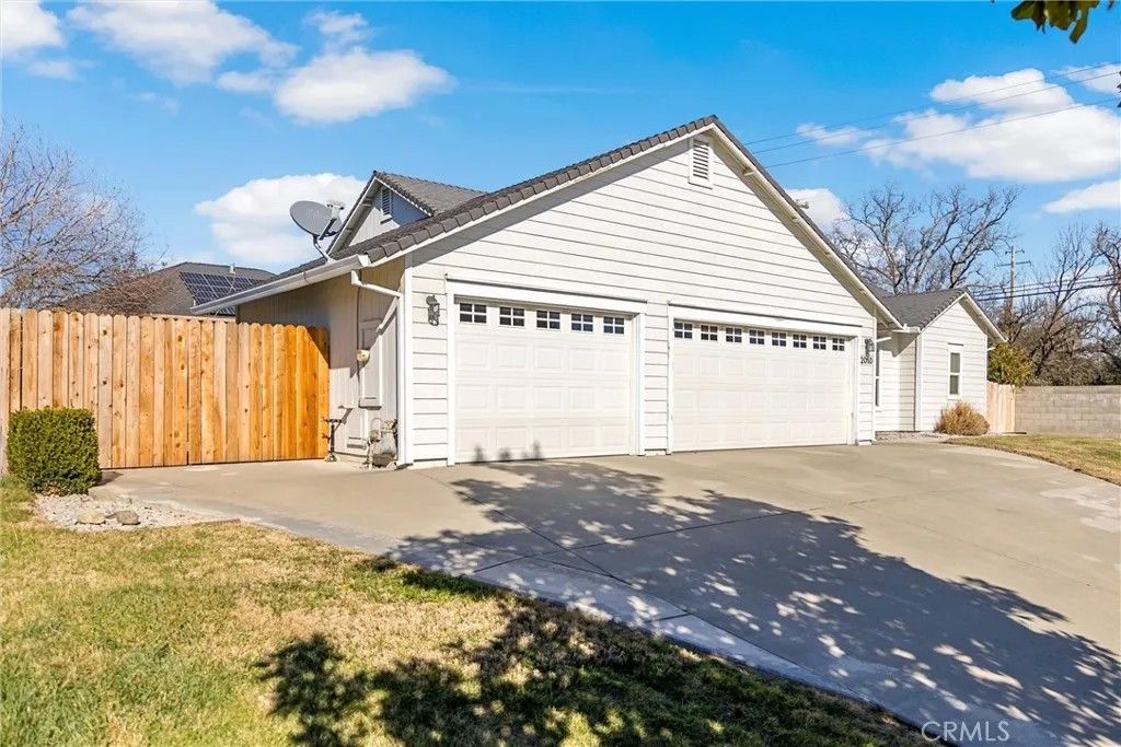 Photo of 2010 Pebblestone Dr, Red Bluff, CA 96080 (MLS # SN26028485)