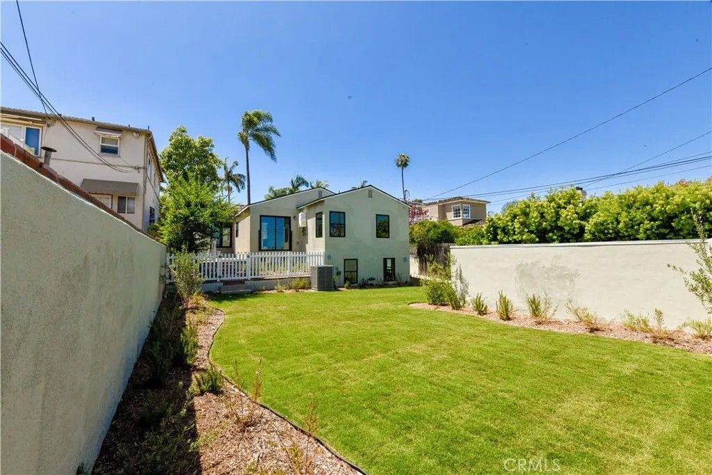 Photo of 292 Granada Ave, Long Beach, CA 90803 (MLS # LG26094075)