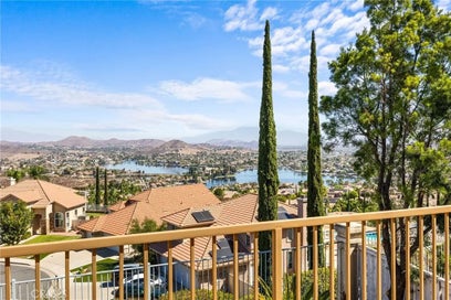 16 Del Torino Lake Elsinore CA 92532