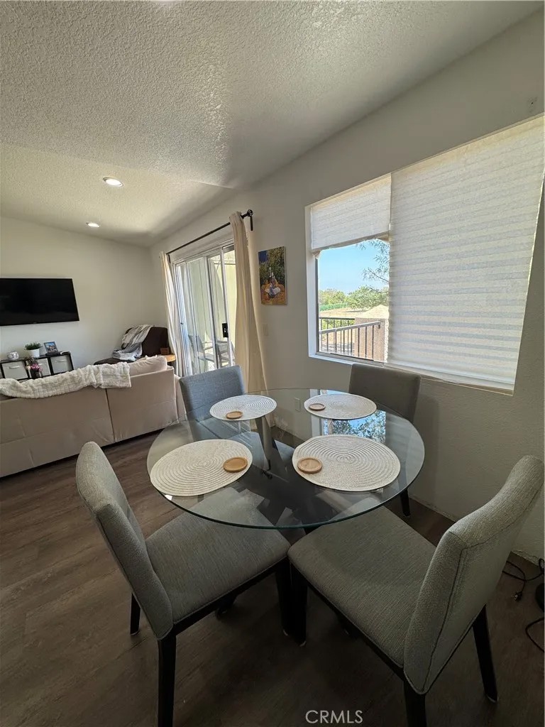 2548 Avenida Del Vista T 202