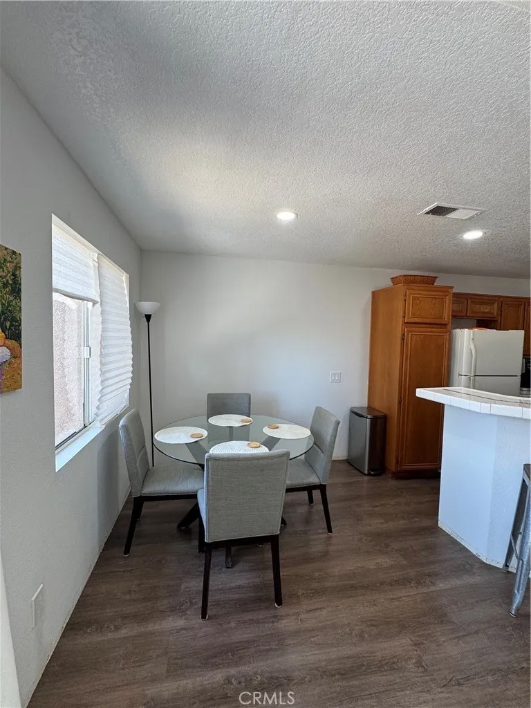 2548 Avenida Del Vista T 202